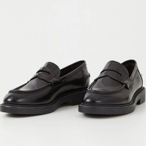 Classic Women’s Black Penny Loafers